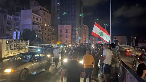 L­ü­b­n­a­n­­d­a­ ­E­k­o­n­o­m­i­k­ ­K­r­i­z­ ­V­e­ ­İ­ş­s­i­z­l­i­k­ ­P­r­o­t­e­s­t­o­ ­E­d­i­l­d­i­